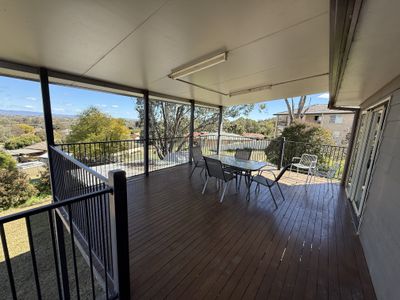 25 WOODBRY CRESCENT, Oxley Vale
