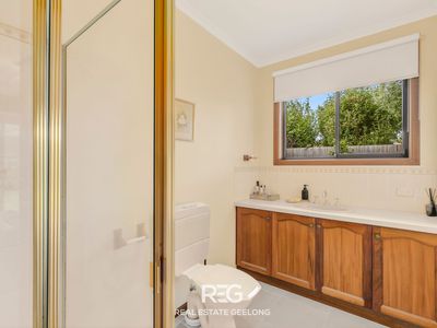 13 Greenbank Court, Leopold