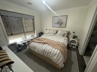 2 / 9 Halladale Avenue, Wyndham Vale