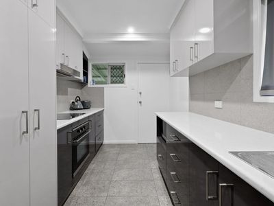 2 / 36 Loudon Street, Glenella