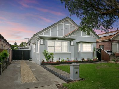 266 Gloucester Road, Beverly Hills