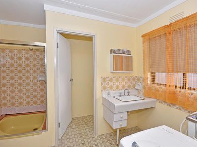 2 / 4 Trotter Lane, Ironbark