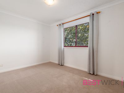 2 / 28 Dees Close, Gormans Hill