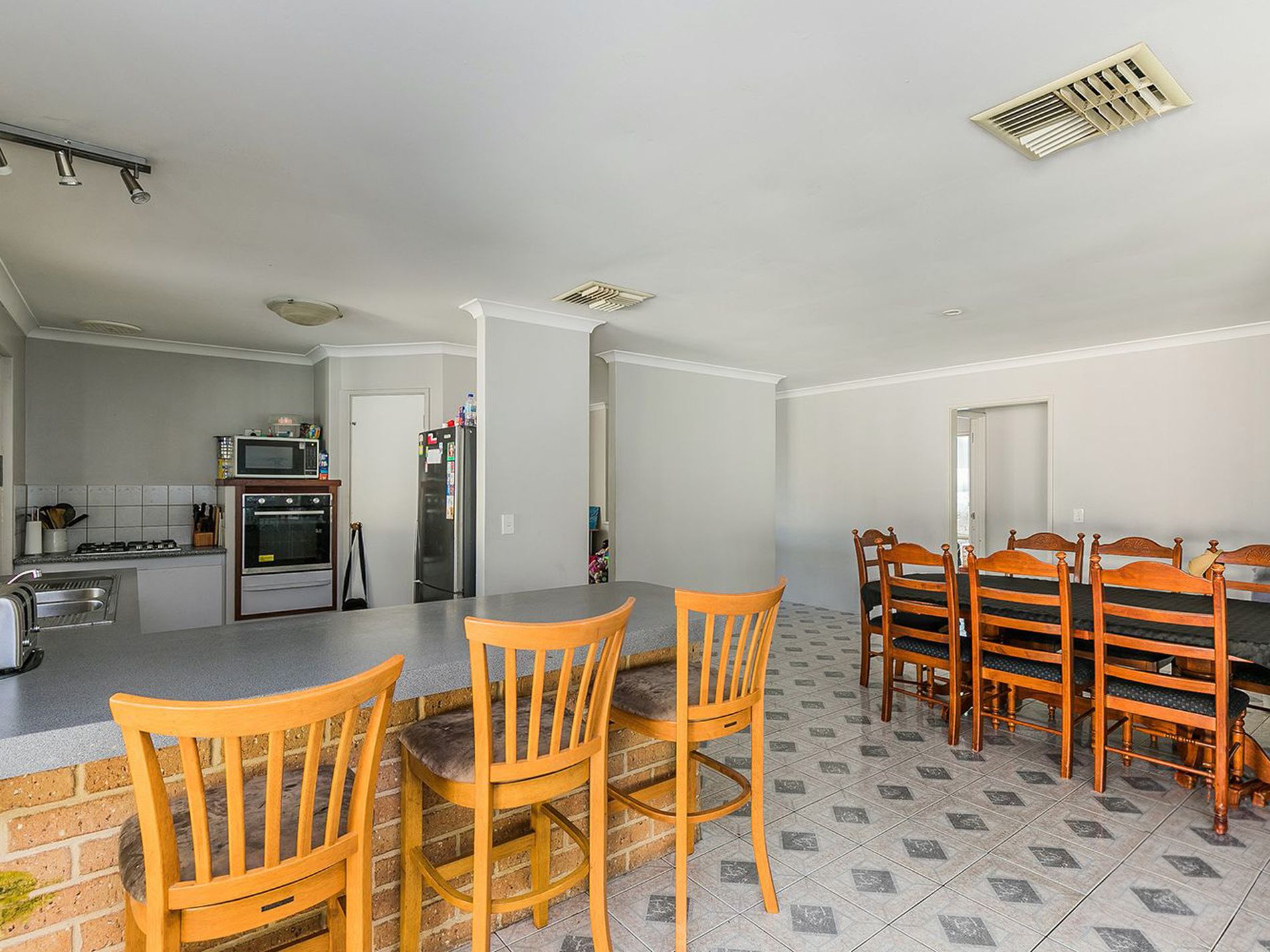 11 Mercer Court, Leda