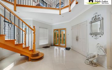 10 Omaru Place, Summerland Point