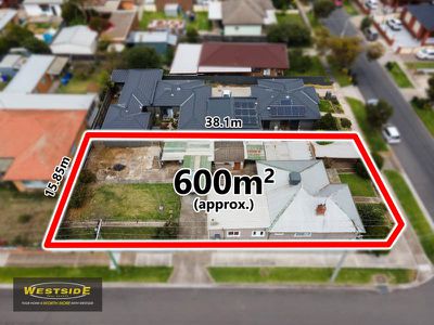 32 Camperdown Avenue, Sunshine North