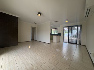 3 Taplow Court, Kelmscott