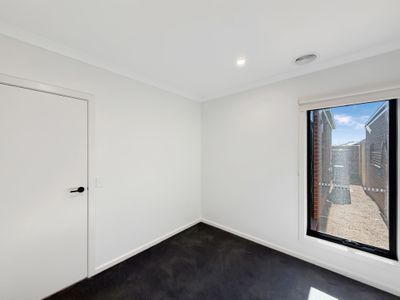 13 Poinciana Road, Thornhill Park