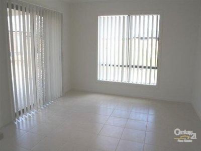 10 Damper Way, Lynbrook