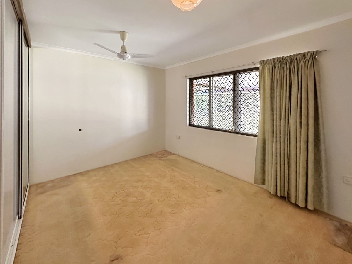21 Crouch Avenue, Atherton