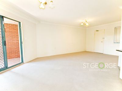 8 / 22 Sarsfield Circuit, Bexley North