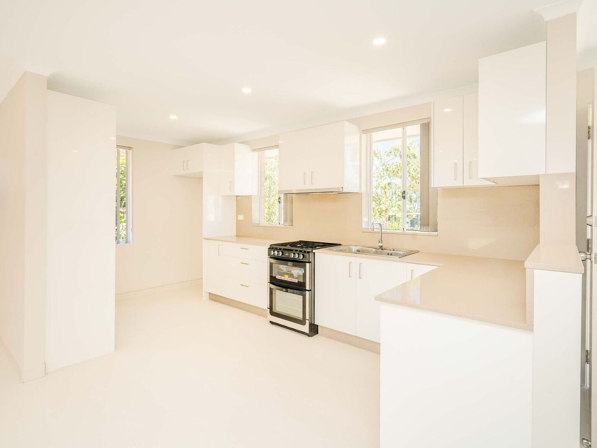 90 South Liverpool Road, Heckenberg