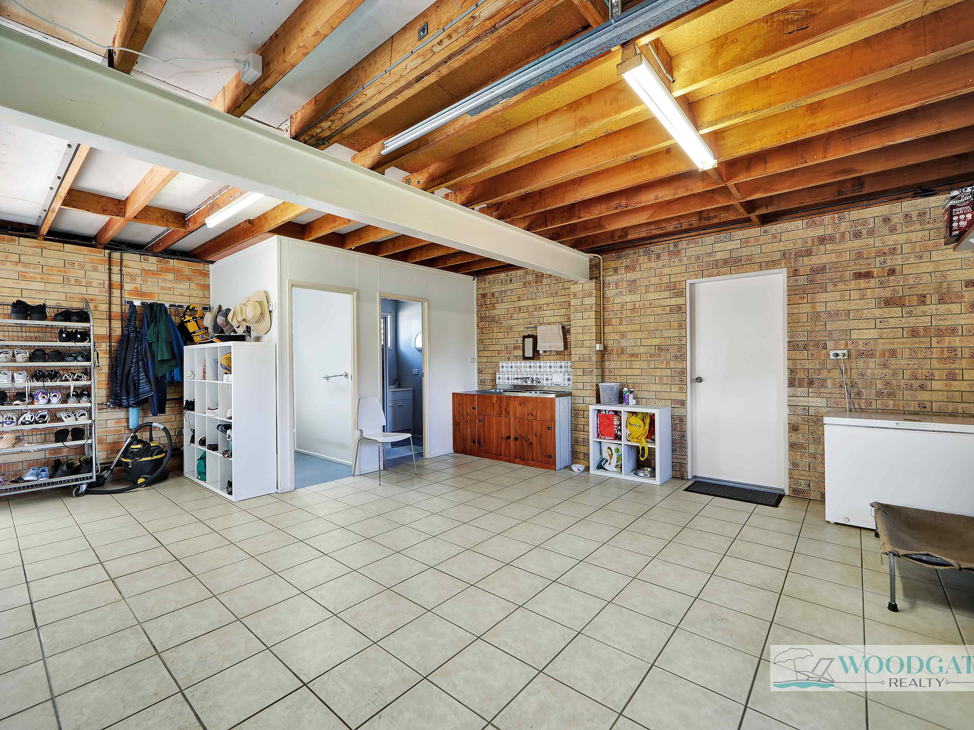 101 Esplanade, Woodgate
