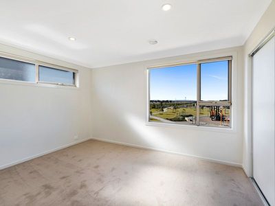 35 Luster Crescent, Tarneit