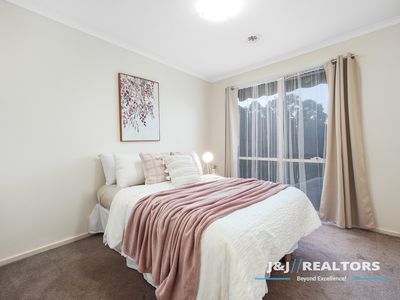 8 Wills Court, Cranbourne North