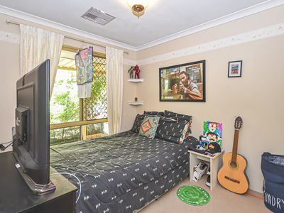 4 Carnegie Place, Greenfields