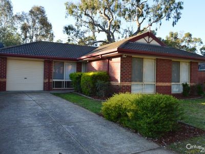 18 Dutton Close, Lynbrook