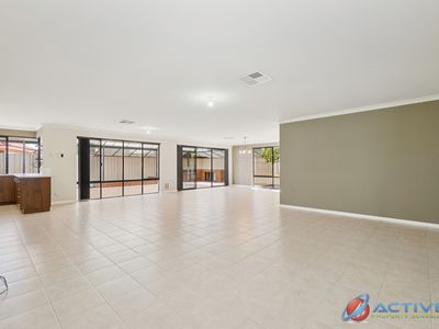 4 Lorna Cove, Tapping