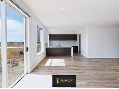 8 Beveridge Circuit, Armstrong Creek