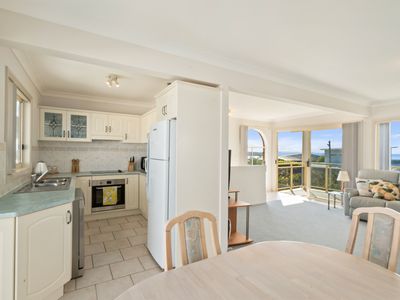 22 Sunset Strip, Manyana