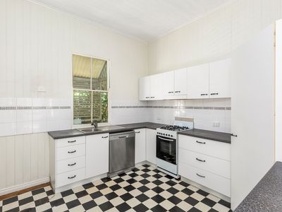 14 Erskine Avenue, Kedron