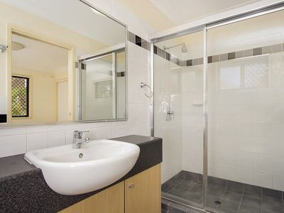 4 / 5 View Street, Chermside