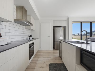 12 Axton Close, George Town