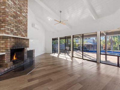 20 Condamine Crescent, Helensvale