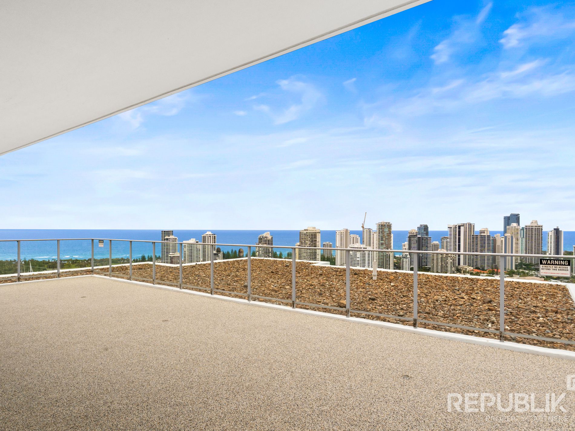 1102 / 4 COMO CRESCENT, Southport
