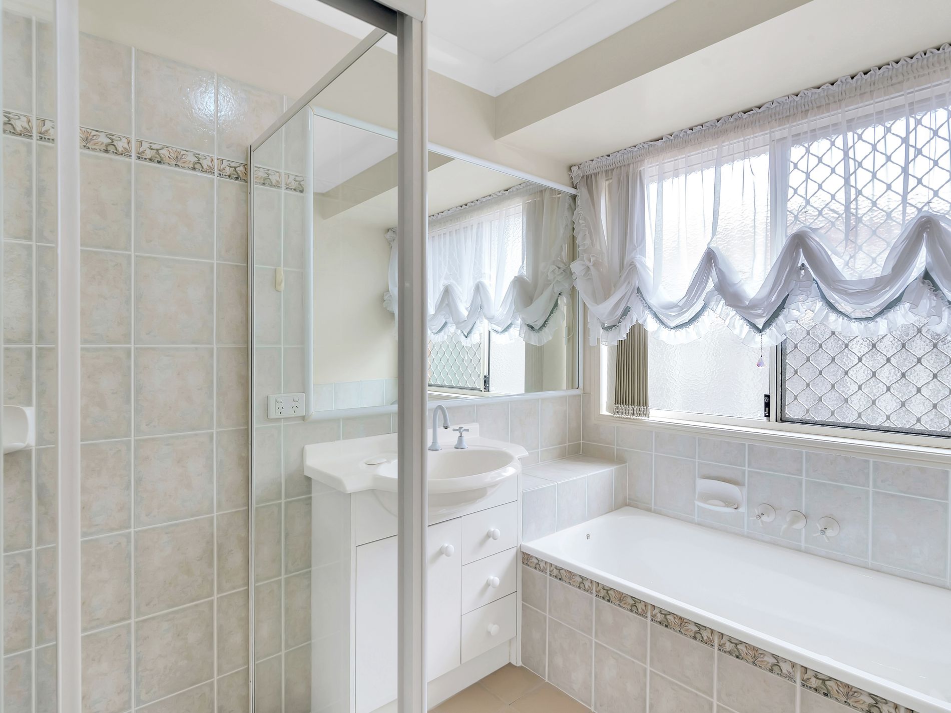 92 Avondale Drive, Banora Point