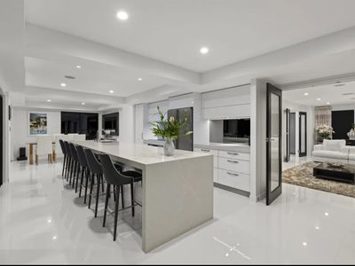 7 Volante Crescent, Mermaid Waters