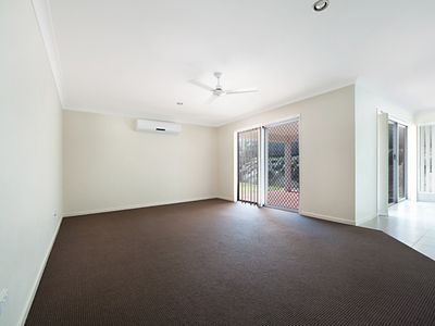 12 Hinton Court, Deeragun