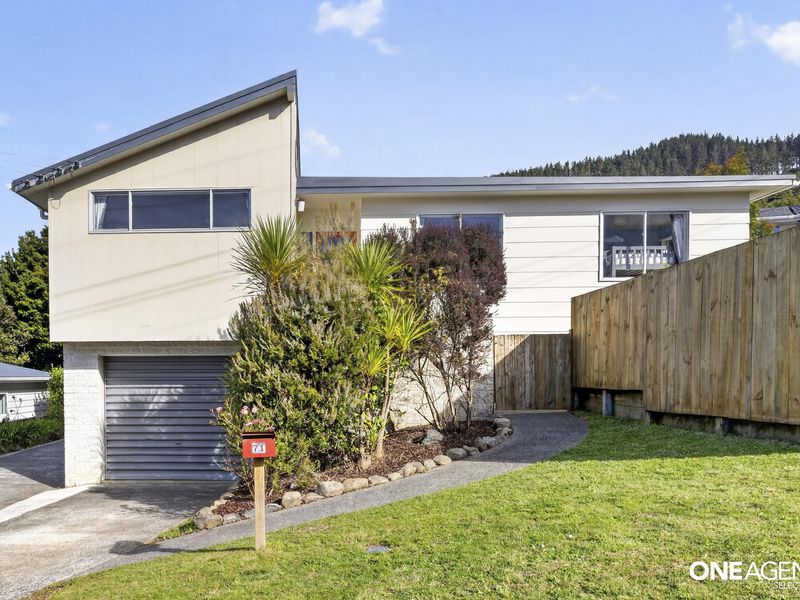 71 Larsen Crescent, Tawa