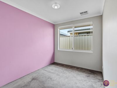 18 Fenchurch Drive, Hilbert