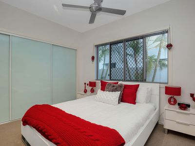 #98 Southaven Drive, Helensvale