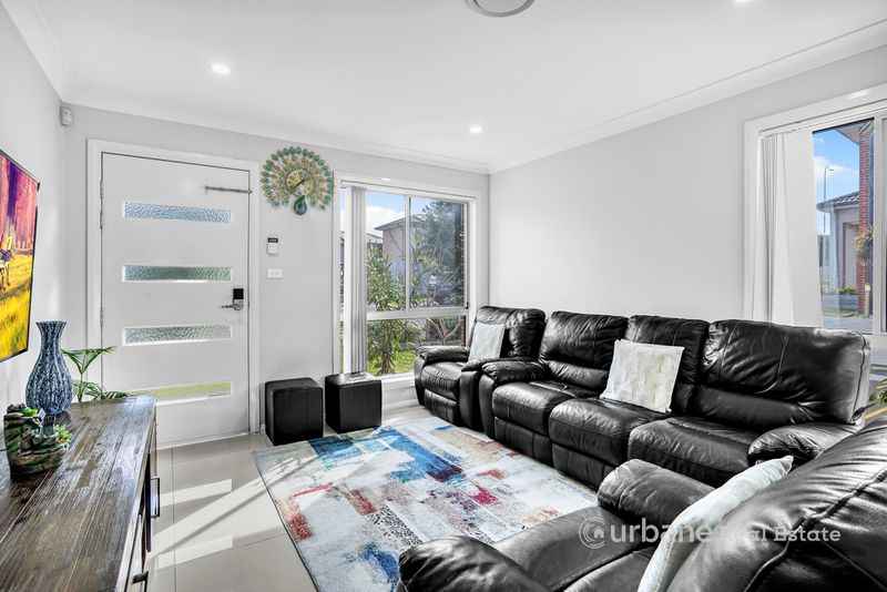 12 Raspberry Crescent, Schofields