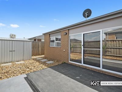 11 Freiberger Grove, Clyde North