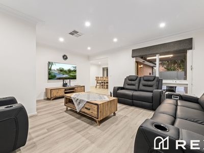 1 / 3 Sydney Parkinson Avenue, Endeavour Hills