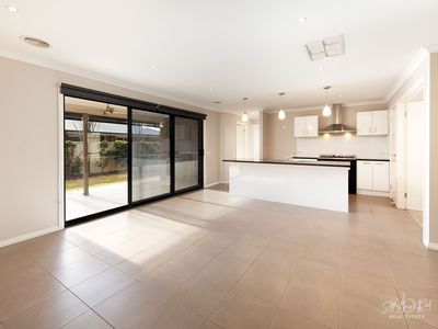 33 WHITELEY CIRCUIT, Baranduda