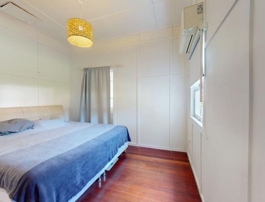 Quirky Queenslander with Studio/home office image 7