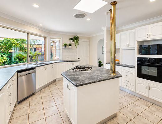 Spacious, Light-Filled Living in a Quiet Old Tewantin Cul-de-Sac image 6