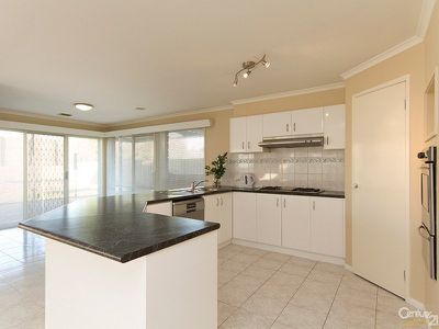 13 Wattlebird Court, Narre Warren