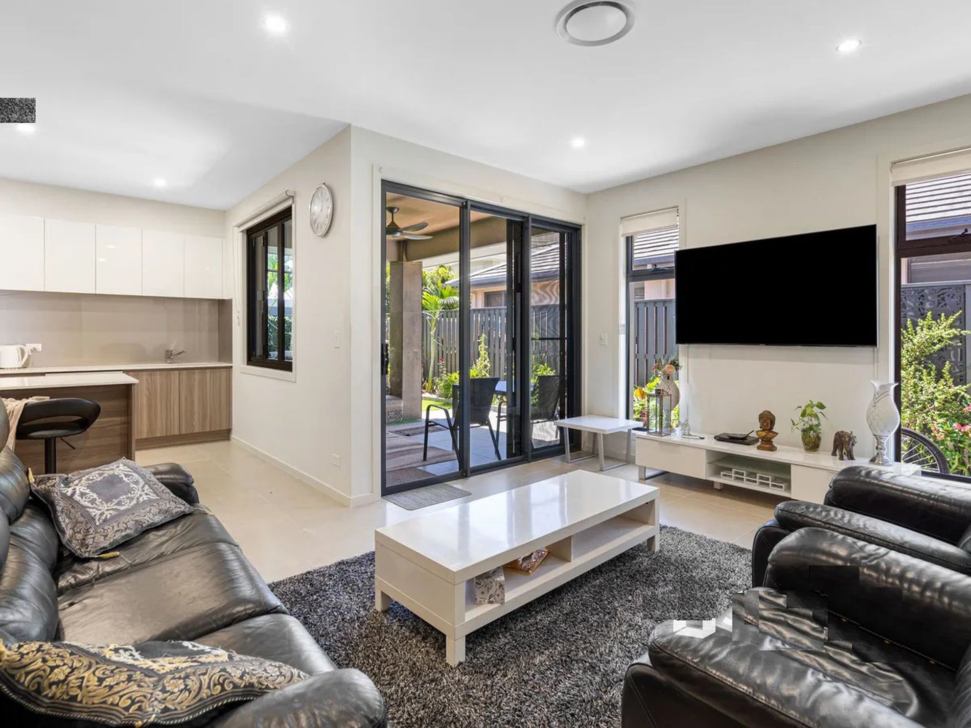 4 Laurel Drive, Helensvale