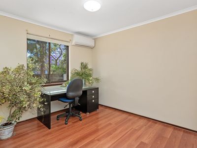 2 Aurora Grove, Willetton