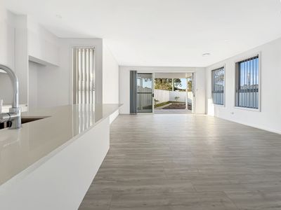 3 / 44 President Wilson Walk, Tanilba Bay