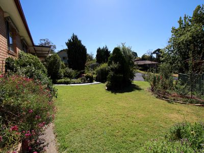 16 Casey Circuit, West Bathurst