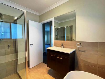 35 Federation Boulevard, Forbes