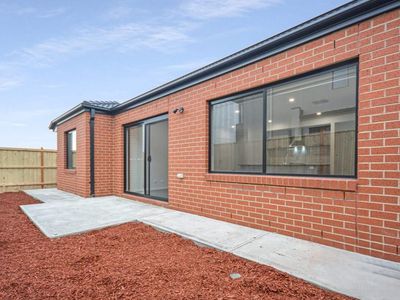 2 Yard Street, Mambourin