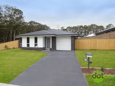 2 / 12 Aurora Way, Chisholm