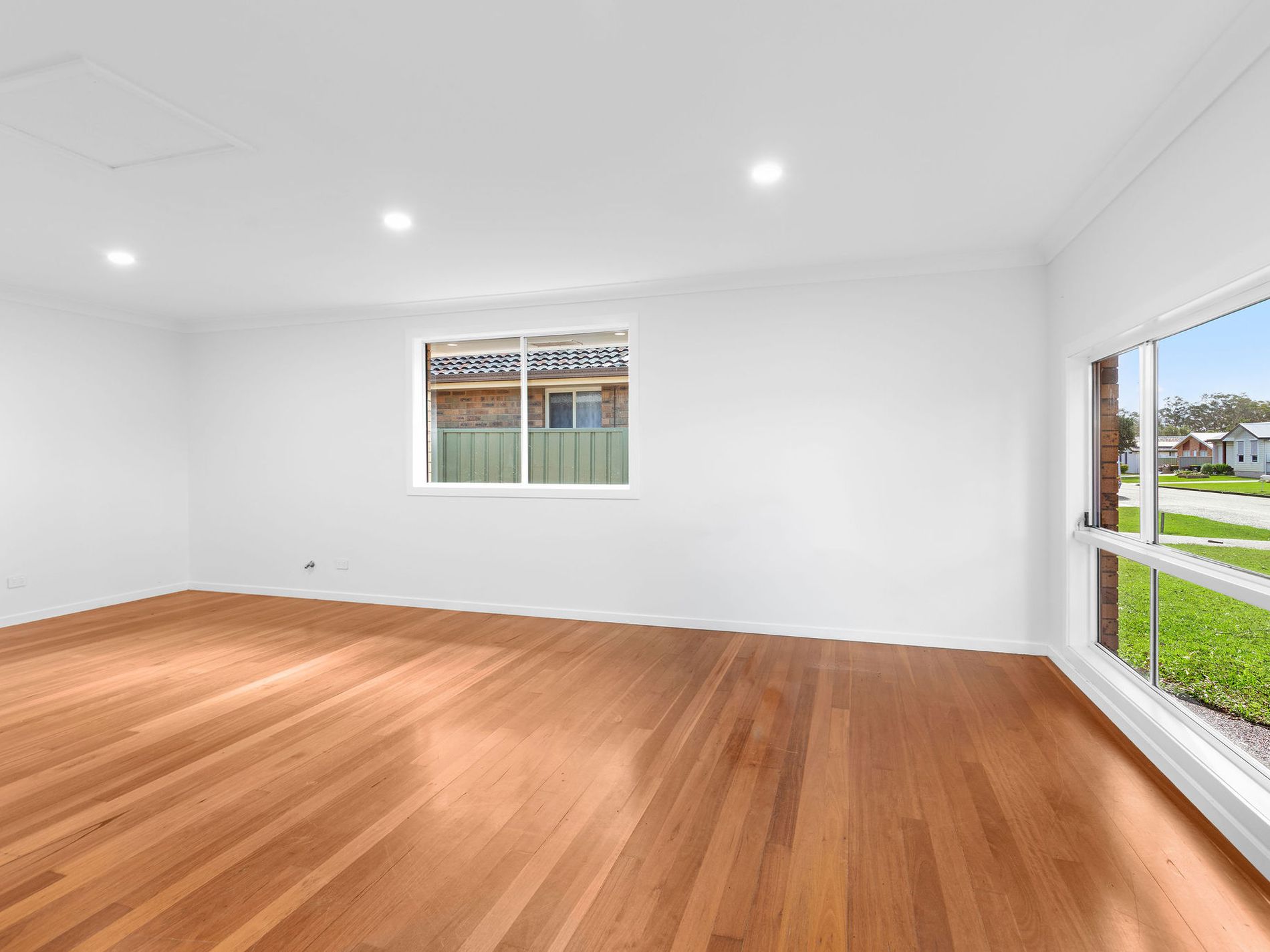 19 King George Parade, Forster